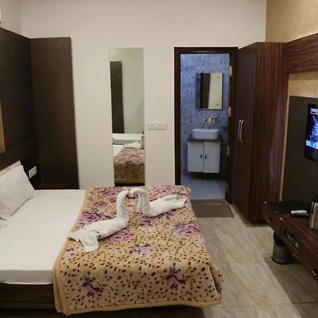 Shree Anand Dham Hotel Vrindāvan Buitenkant foto
