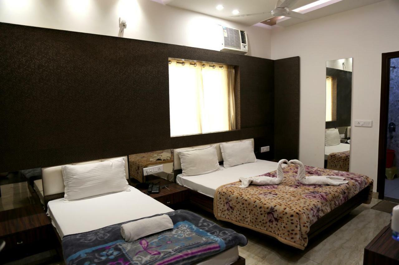 Shree Anand Dham Hotel Vrindāvan Buitenkant foto