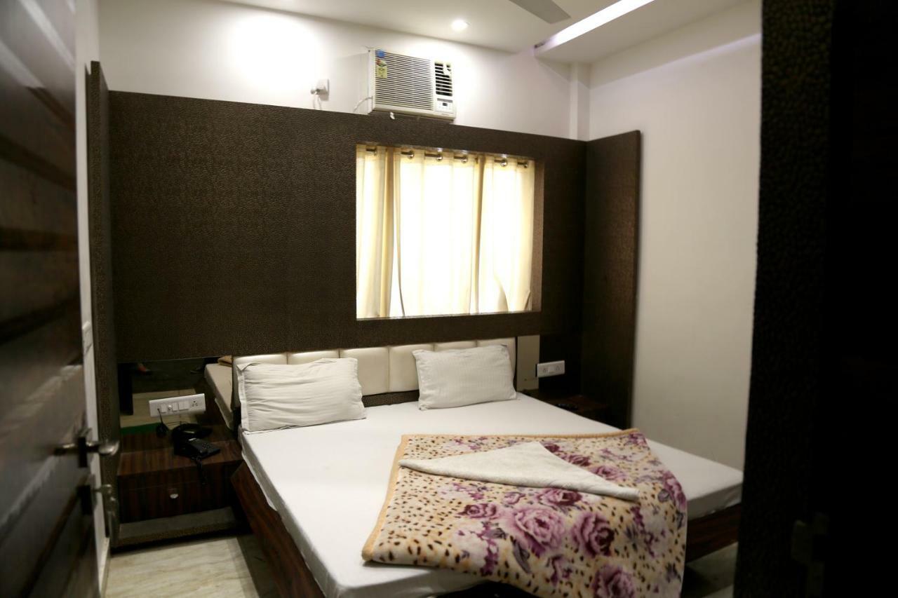 Shree Anand Dham Hotel Vrindāvan Buitenkant foto