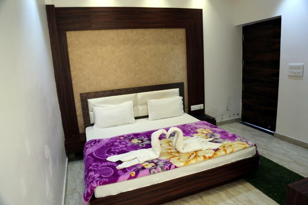 Shree Anand Dham Hotel Vrindāvan Buitenkant foto
